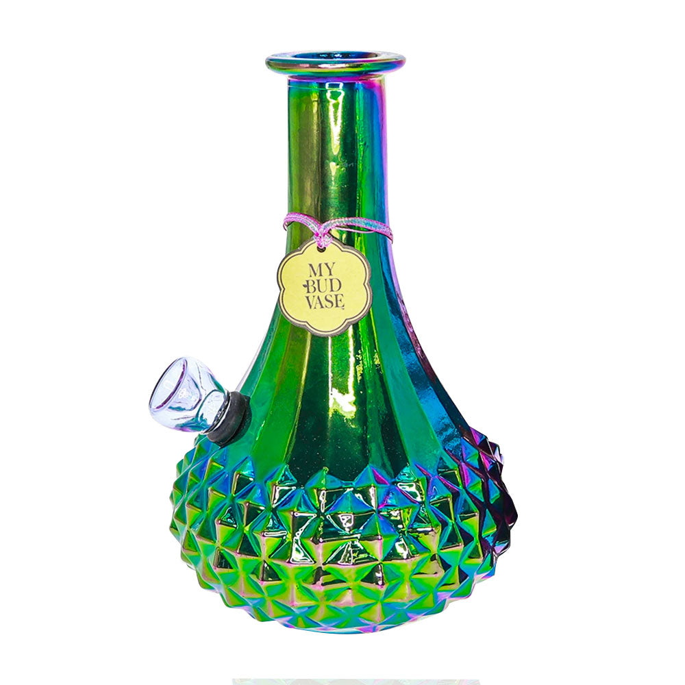 The "Aurora" water pipe from My Bud Vase has brought on a new dawn for the already successful family of products. My Bud Vase's are elegant and unique high class glass bongs. "Aurora's" colouring is reminiscent of the Aurora Borealis, otherwise known as the Northern Lights. 